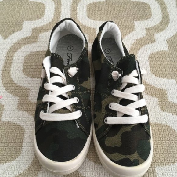 π Camo Sneakers - Picture 2 of 5